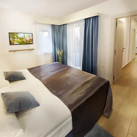 Olive Family - & Adria أنكاران